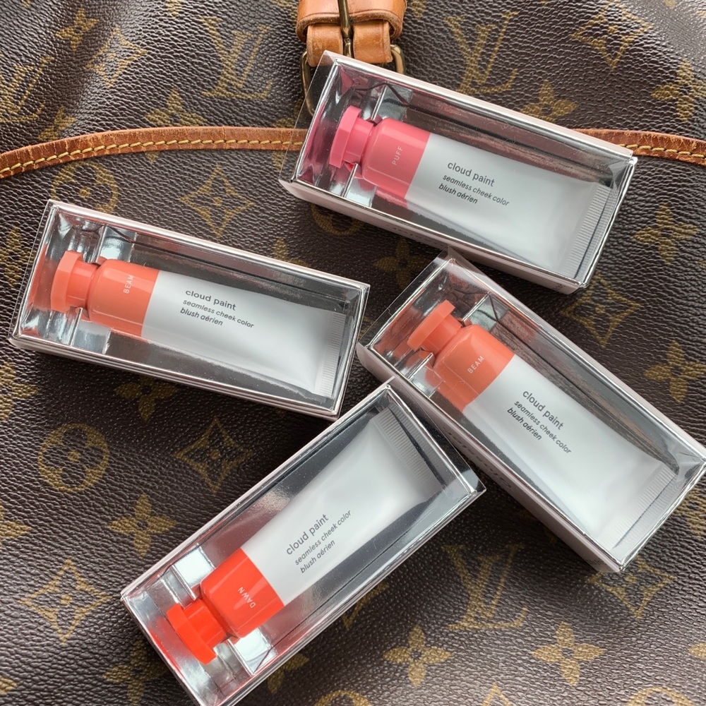 👑HOST PICK! 👑LISTING FOR ONE GLOSSIER CLOUD PAINT +postcard